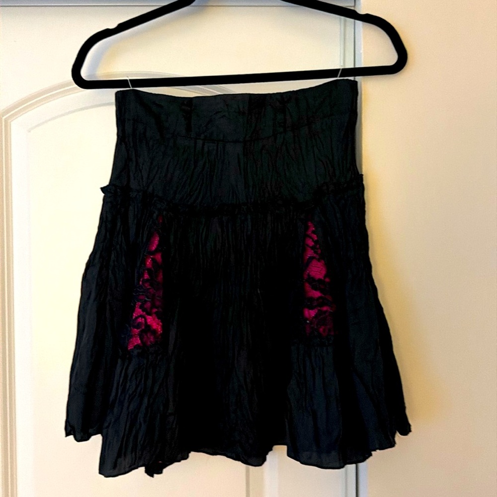 Betsey Johnson (Original) Black Crinkle Skirt Fuchsia Lace Size 2
